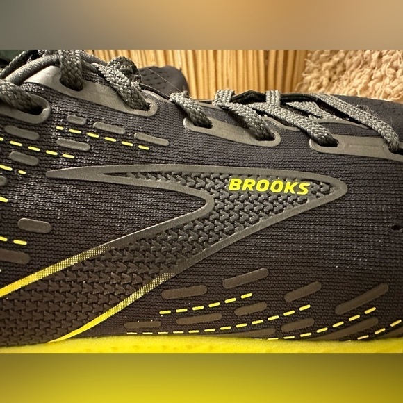 UEC BROOKS MEN’S Glycerin Black & Neon Running Shoes Sneakers Size 14 - Picture 8 of 11